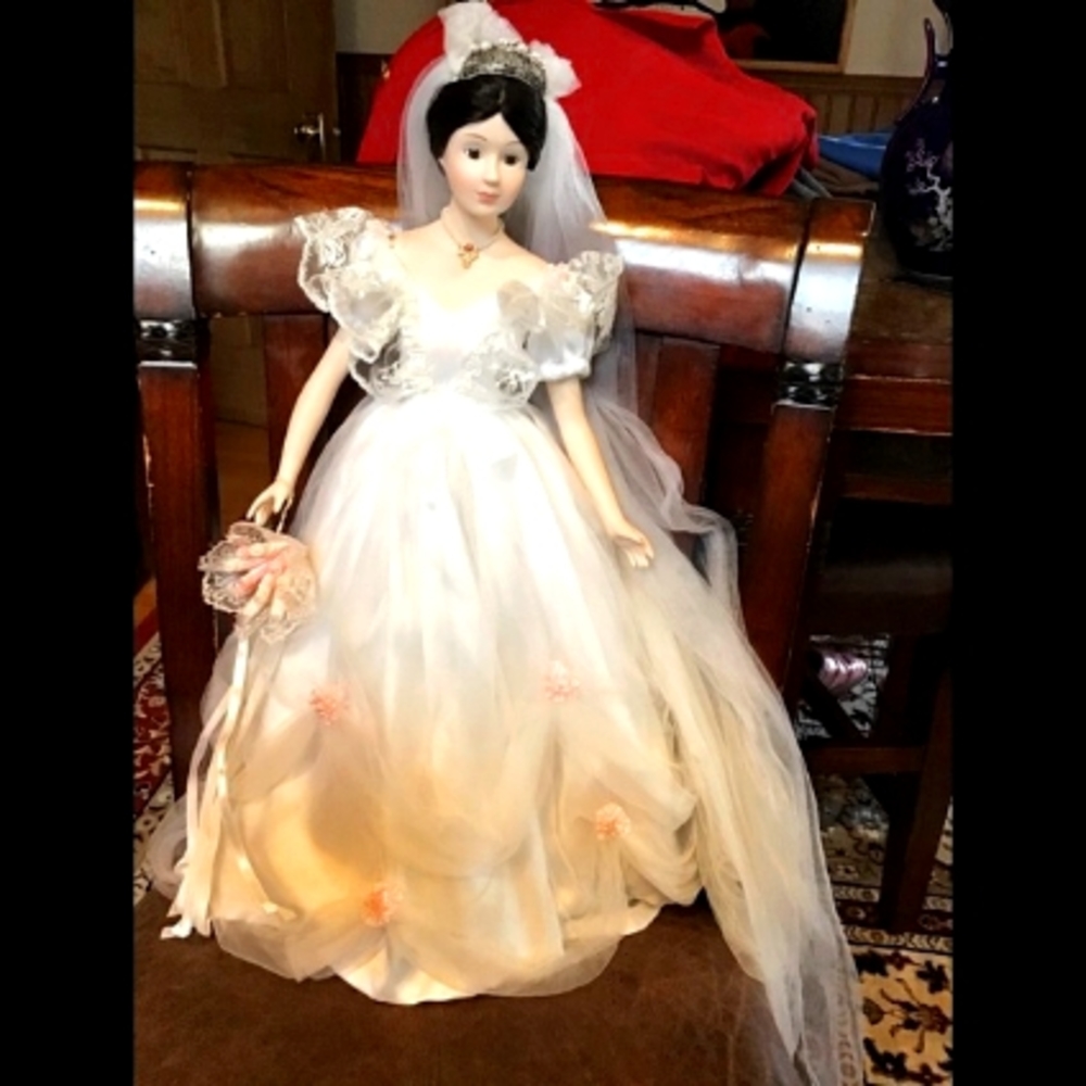 EXTREMELY TALL BRIDE DOLL 👰🏼‍♀️